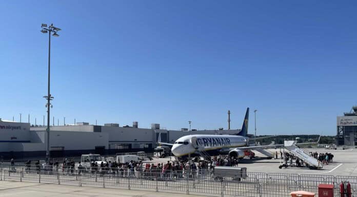 Flughafen Hahn verzeichnet Passagier- und Frachtzuwachs im ersten Halbjahr Reisende am TRIWO Hahn Airport