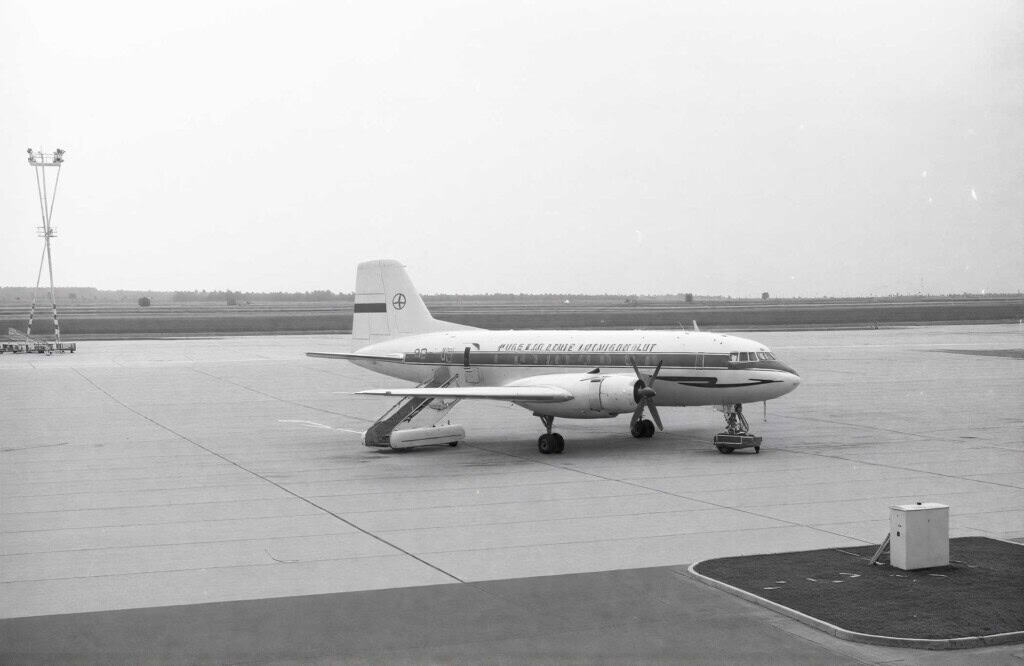 LOT Polish Airlines Douglas DC-3 in Vienna 1960