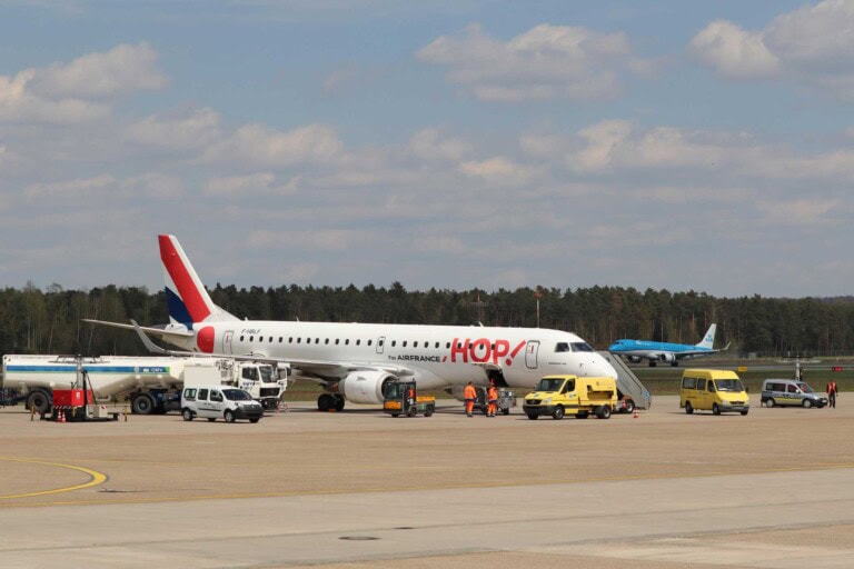 Air France (photo shows its regional airline subsidiary Air France Hop) and KLM are an integral part of Nuremberg Airport. Starting in October, travelers from Nuremberg will be able to reach Paris even more frequently.