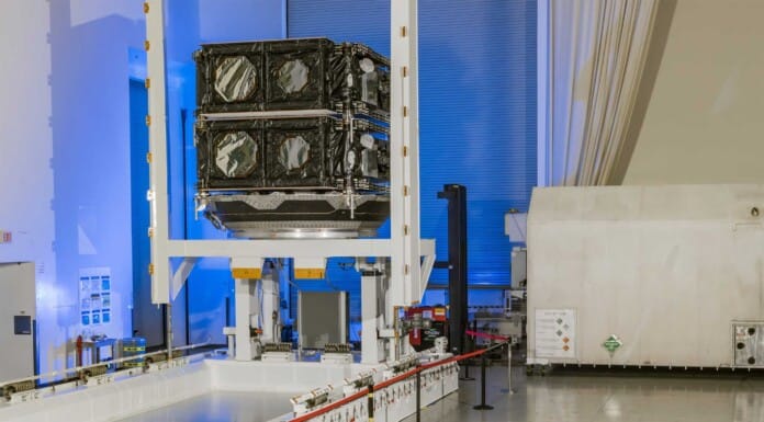 Boeing liefert O3b mPOWER-Satelliten der nächsten Generation an SES BOEING O3b mPOWER F9 und F10 gestapelt und für den Versand vorbereitet.