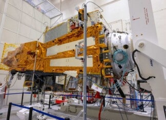 Satellit MetOp-SG-A1 mit dem METimage-Instrument im Reinraum bei Airbus