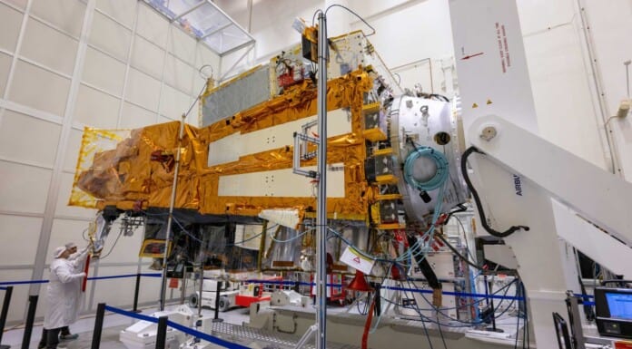 METimage: Spitzentechnologie für präzise Wettervorhersage im All Satellit MetOp-SG-A1 mit dem METimage-Instrument im Reinraum bei Airbus