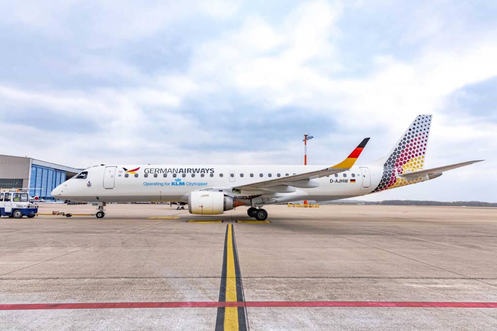 Embraer E190 der German Airways in neuester Bemalung