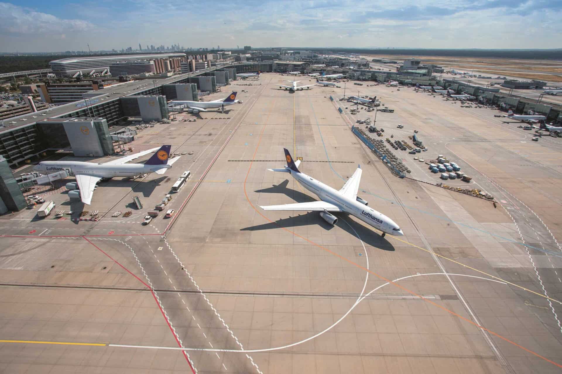 Taxiing traffic at Frankfurt Airport