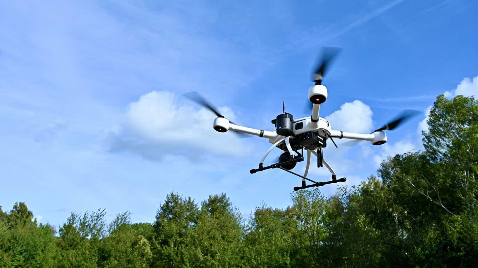 Automated drone delivers live images from the scene