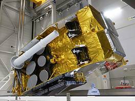 Europe’s communications satellite SpainSat NG-II launched for Spain Airbus SpainSat NG-II Packing