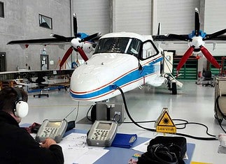 DLR.-Forschungsflugzeug im Hangar