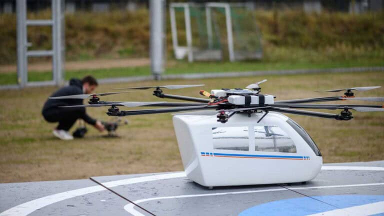 Vorbereitungen für einen Flug von mehreren Drohnen gleichzeitig