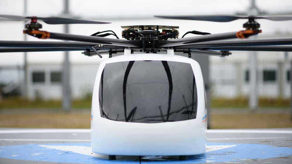 Prototyp eines unbemannten Luftfahrtsystems im Drohnenkäfig