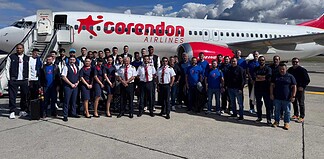 Anadolu Efes Team und Corendon Airlines Crew