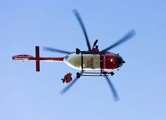 Christoph 54 der DRF Luftrettung beim Freiburg Herbst-Windentraining Das Herbsttraining stärkt Abläufe und Vertrauen zwischen der DRF Luftrettung und ihrer Partner.