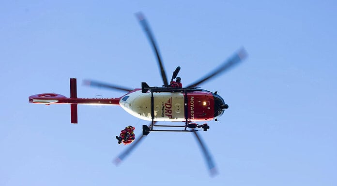 Christoph 54 of the DRF air rescue service during the Freiburg autumn winch training The autumn training strengthens processes and trust between DRF Luftrettung and its partners.