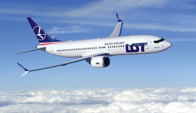 LOT Polish Airlines Boeing 737 MAX 8