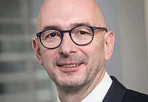 Unterschätzte Potenziale für mehr Nachhaltigkeit im Flugverkehr Reinhard Grimm (Executive Vice President ATM Civil bei Frequentis)