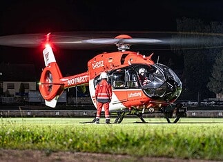 DRF Luftrettung zieht positive Jahresbilanz mit 36.407 Einsätzen Eine H145 der DRF Luftrettung in der Nacht.
