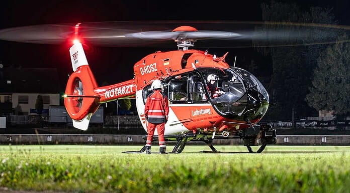 DRF Luftrettung zieht positive Jahresbilanz mit 36.407 Einsätzen Eine H145 der DRF Luftrettung in der Nacht.