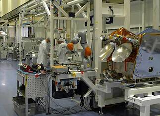 Eutelsat erweitert OneWeb-Satellitennetzwerk mit LEO-Satelliten von Airbus Airbus erhält Auftrag von Eutelsat für weitere 340 OneWeb-Satelliten in niedriger Erdumlaufbahn