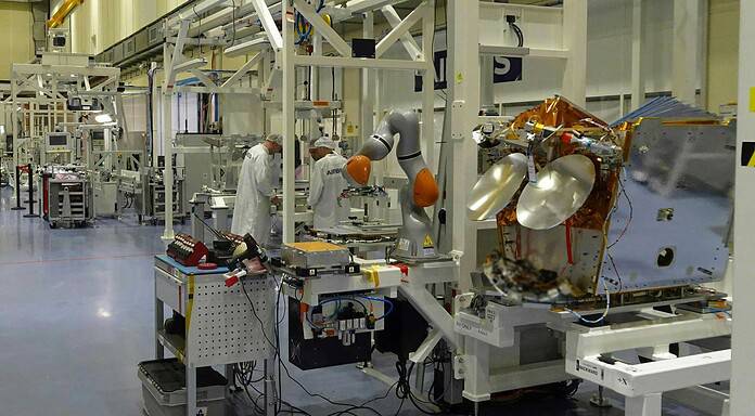 Eutelsat erweitert OneWeb-Satellitennetzwerk mit LEO-Satelliten von Airbus Airbus erhält Auftrag von Eutelsat für weitere 340 OneWeb-Satelliten in niedriger Erdumlaufbahn