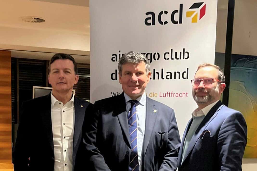 acd Präsidium Entlastung der Luftfracht gefordert; v.l.: Ingo Richter (Vizepräsident acd), Prof. Dr. Christopher W. Stoller (Präsident acd) und Laurent Jossa (Finanzvorstand acd)
