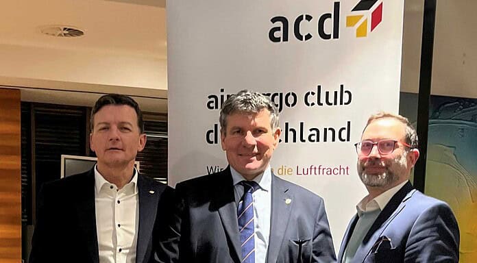 acd stellt politische Forderungen für die Luftfrachtbranche Entlastung der Luftfracht gefordert; v.l.: Ingo Richter (Vizepräsident acd), Prof. Dr. Christopher W. Stoller (Präsident acd) und Laurent Jossa (Finanzvorstand acd)