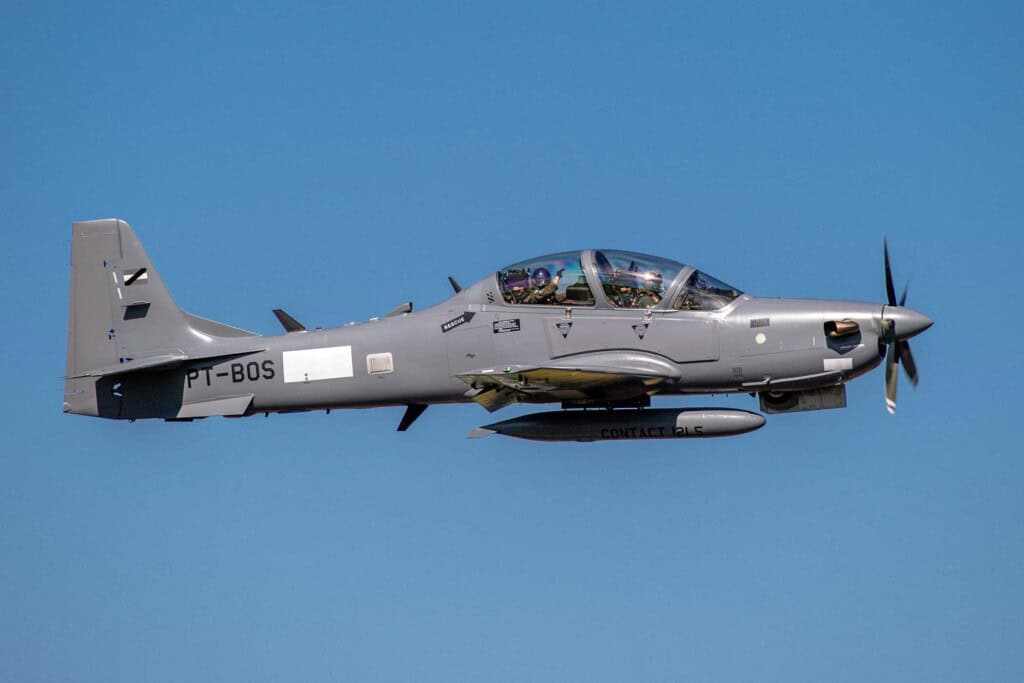 Embraer A-29 Super Tucano für die Luftwaffe von Uruguay im Flug