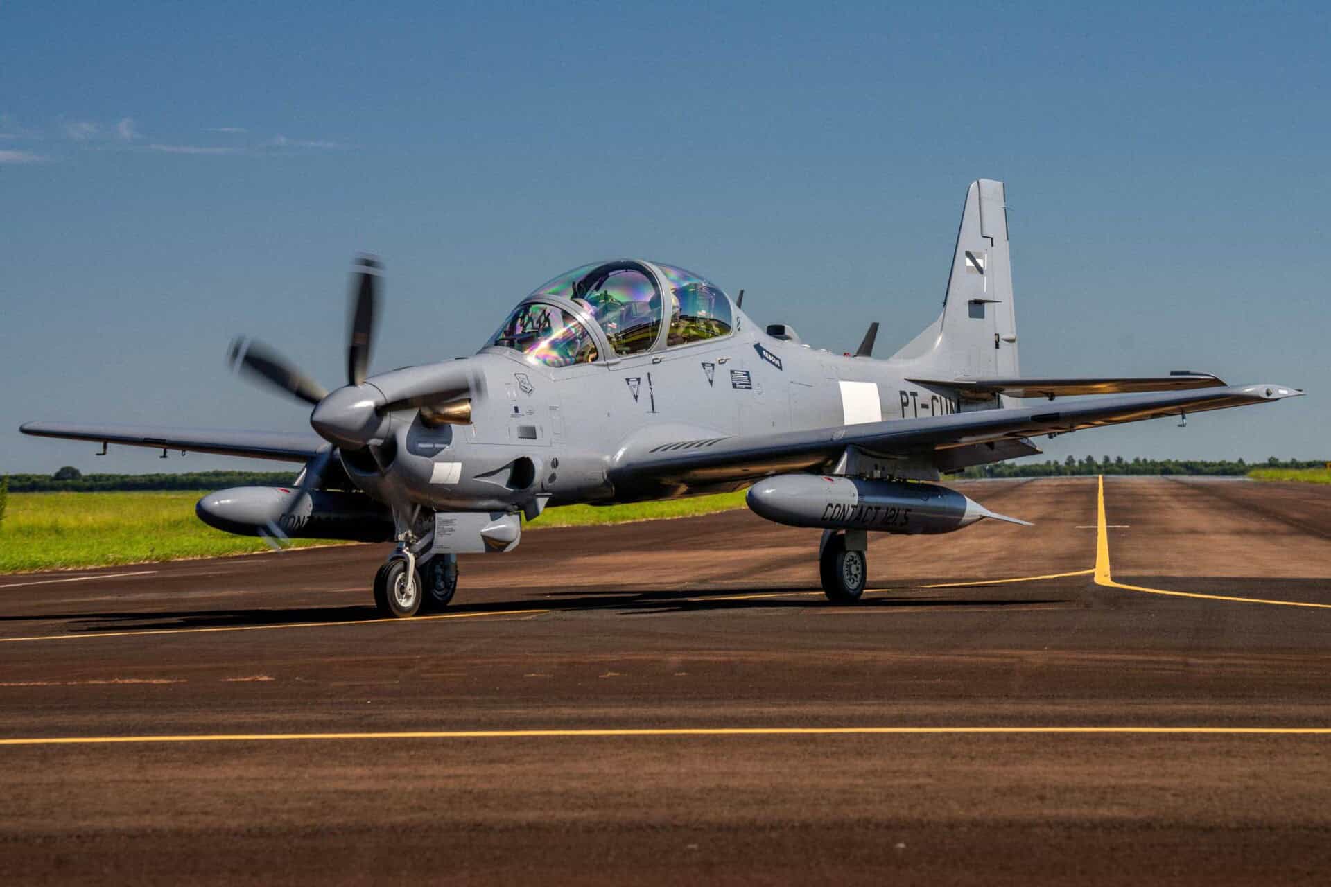 Embraer A-29 Super Tucano für die Luftwaffe von Uruguay beim Start