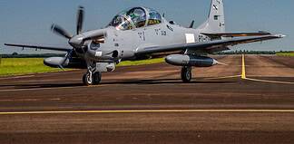 Embraer A-29 Super Tucano für die Luftwaffe von Uruguay beim Start