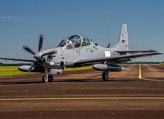Embraer A-29 Super Tucano für die Luftwaffe von Uruguay beim Start