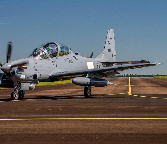 Embraer A-29 Super Tucano für die Luftwaffe von Uruguay beim Start