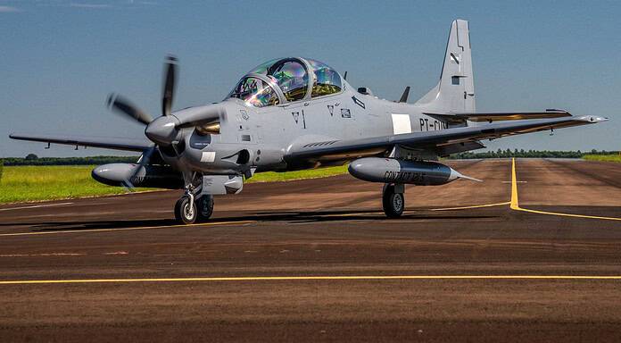 Embraer A-29 Super Tucano für die Luftwaffe von Uruguay beim Start