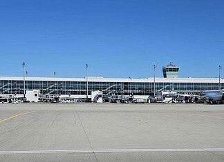 Flughafen München mit vielen Flugzeugen