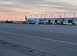 Munich Airport apron with several aircraft (© Luftfahrtmagazin.de)