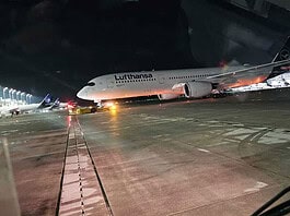 Flughafen München Vorfeld mit Lufthansa Airbus A350 bei Nacht
