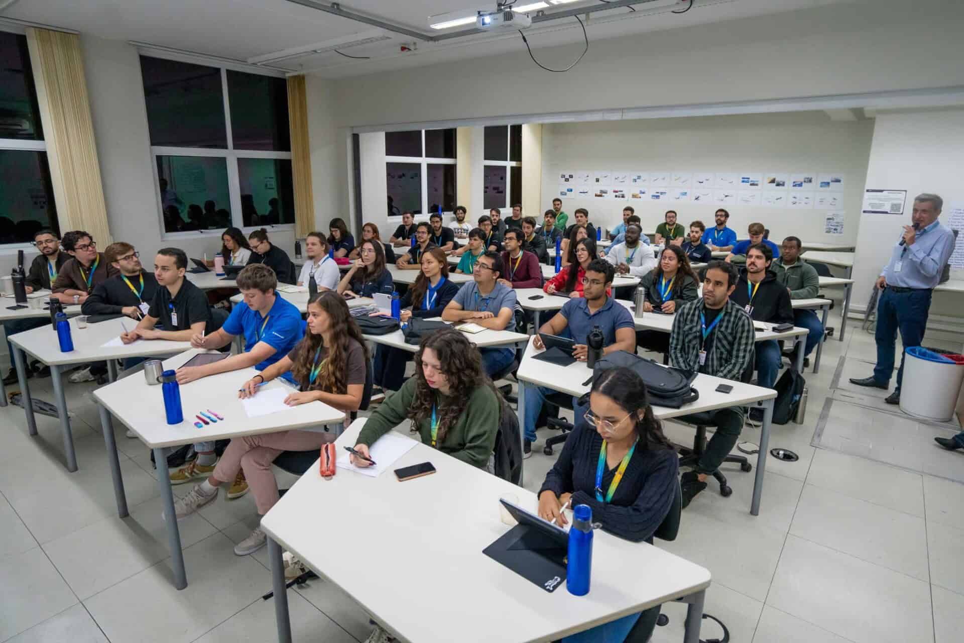 Ausbildung Master Luft- und Raumfahrttechnik: Embraer PEE Programa de Especialização em Engenharia