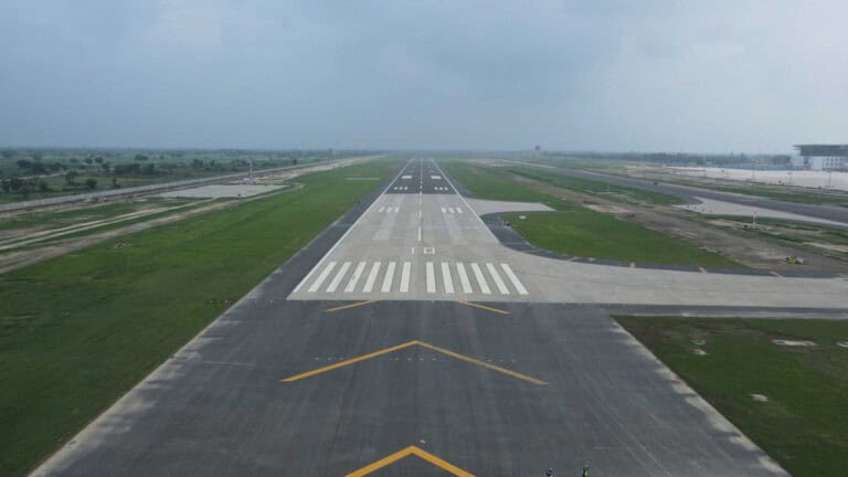Flughafen Noida Runway