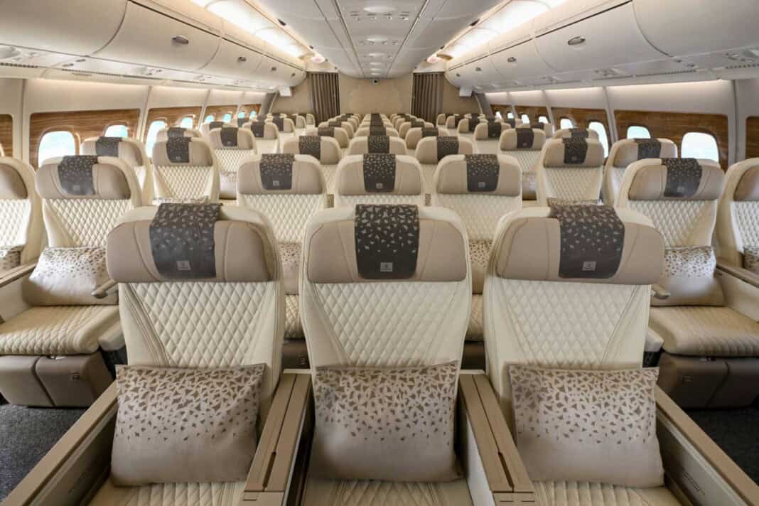 Emirates Drei-Klassen-A380: Umgestaltung der ersten Emirates A380 von zwei zu drei Kabinenklassen im Retrofit-Programm