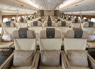 Emirates Drei-Klassen-A380: Umgestaltung der ersten Emirates A380 von zwei zu drei Kabinenklassen im Retrofit-Programm