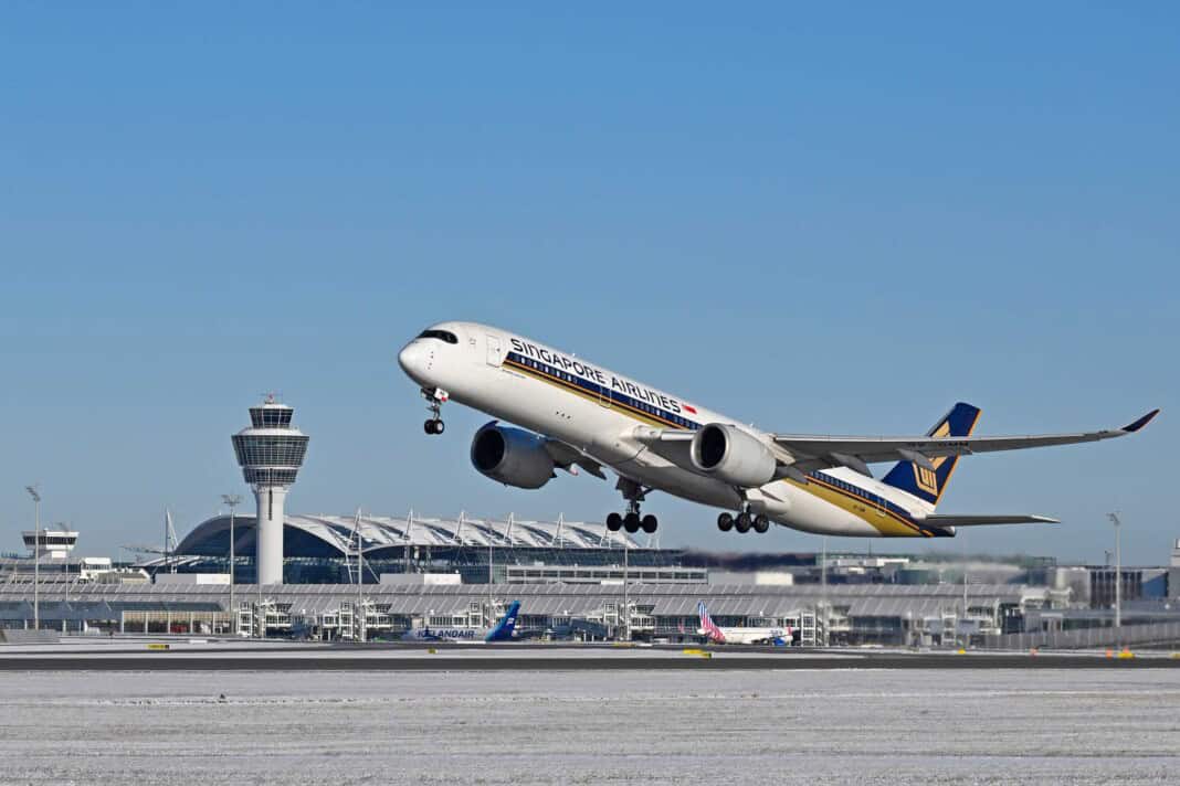 Start eines Airbus A350-900 von Singapore Airlines am Flughafen München