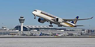 Start eines Airbus A350-900 von Singapore Airlines am Flughafen München