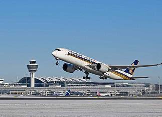 Start eines Airbus A350-900 von Singapore Airlines am Flughafen München