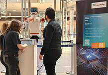 A humanoid robot provides travelers with AI-based information regarding questions about Nuremberg Airport.