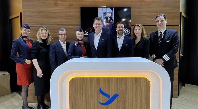 Freebird Airlines tritt dem Airline-Verband BARIG bei BARIG Chairman und Executive Director Michael Hoppe (5.v.l.) und das Team von Freebird Airlines freuen sich auf den gemeinsamen Austausch. Persönliches Kennenlernen auf der ITB Berlin 2026, der weltweit führenden Reisefachmesse.