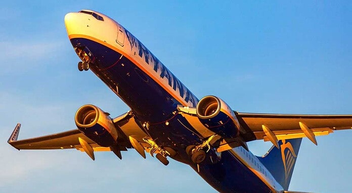 Memmingen Airport: Over 575,000 seats in the summer Takeoff of a Ryanair aircraft
