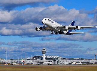 Lufthansa Stopover at Munich Airport: Stay of 24 hours to 7 days Takeoff of a Lufthansa Airbus A380-800 at Munich Airport