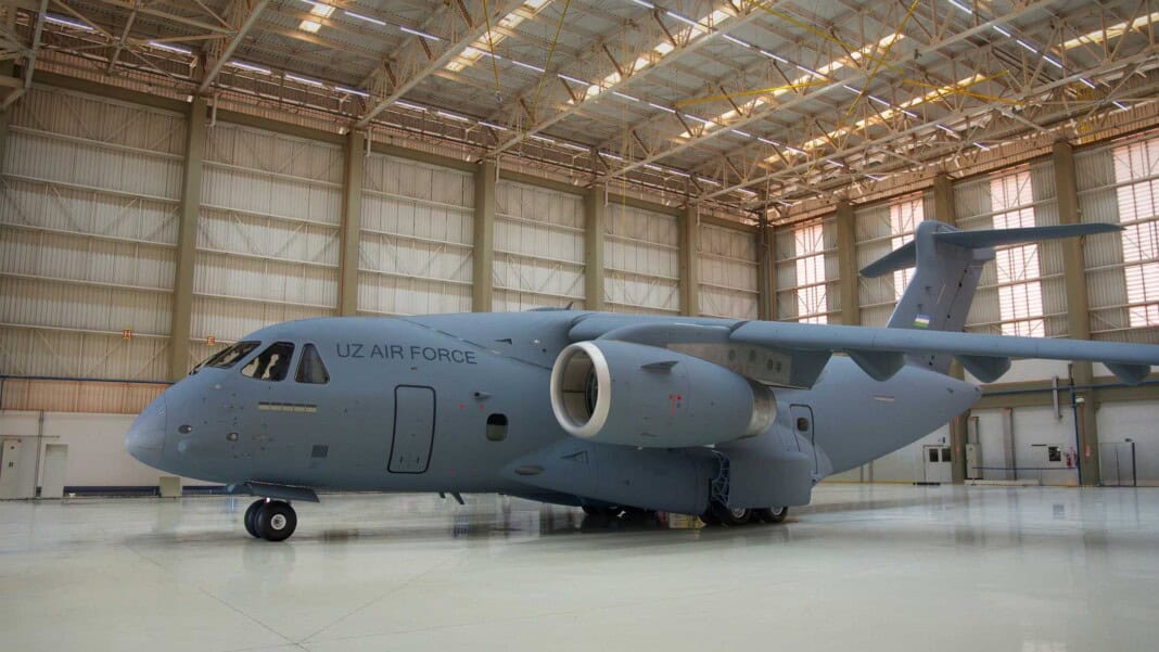 Embraer liefert erste C-390 Millennium an die Luftwaffe von Usbekistan aus