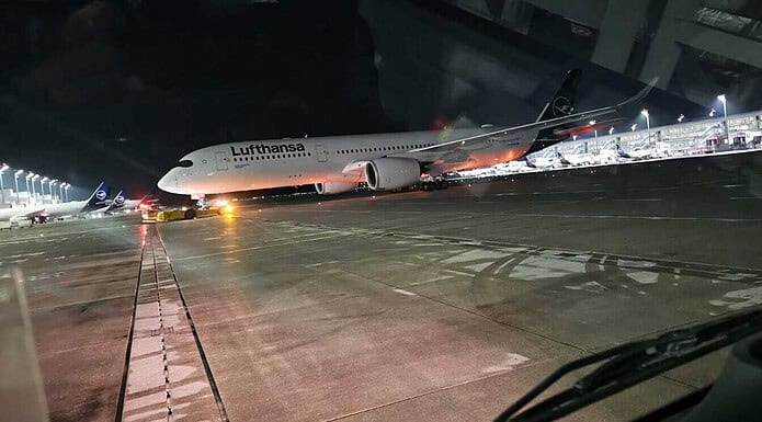 Lufthansa Airbus A350 at night (© Luftfahrtmagazin.de)